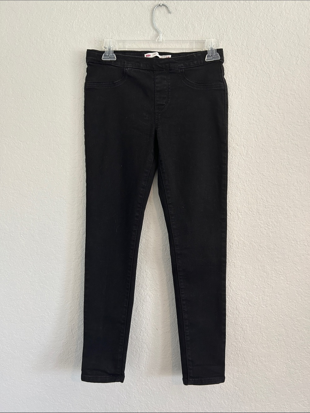 girls pull on Skinny Jeans
